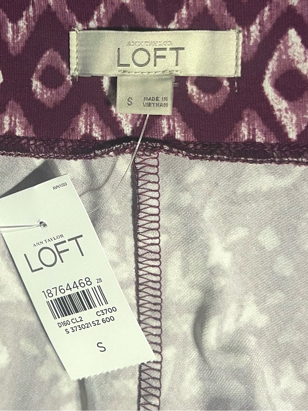 NEW Size S Ann Taylor LOFT Purple Geometric Print Stretch Above the Knee Skirt - Picture 6 of 7